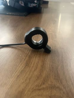 Thumb throttle orange plug in