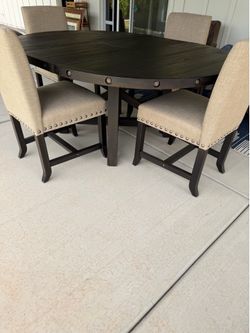 Expandable Pine Solid Wood Dining Table