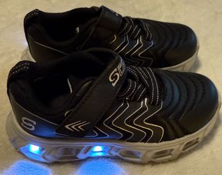 Boys kids shoes, light up soles ,size 8. New