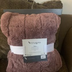 Oversized Sculpted Throw 50in X 70in by UGG