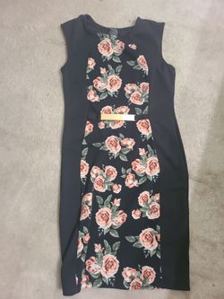 Women’s Floral Dress worn once black with floral design on front size large and gold plated belt look in front
