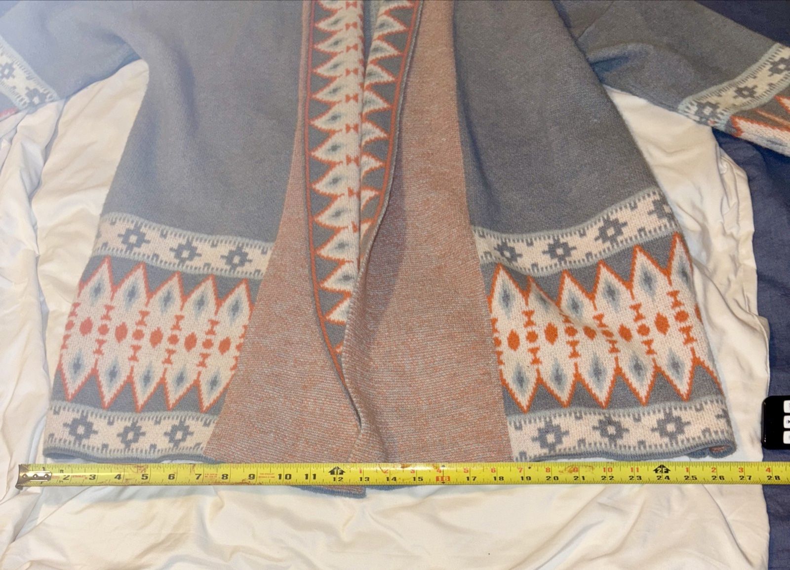 Women’s XL Wrap Sweater With Geometric Patterns.