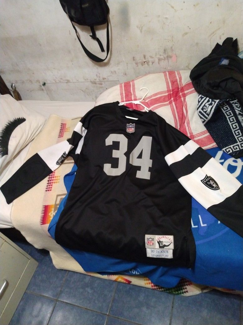 Bo Jackson throw back jersey (Raiders)

