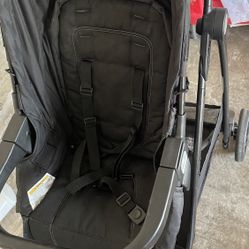 stroller comes w car seat 