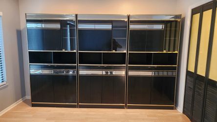 Wall Unit Bifold Doors Top And Bottom....lots Of Storage