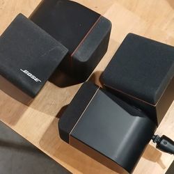 Bose Set Of 4 Speaker  Red Line 