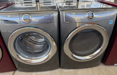 ELECTROLUX-AMAZING FRONT LOAD WASHER AND DRYER GAS IN EXCELLENT CONDITION