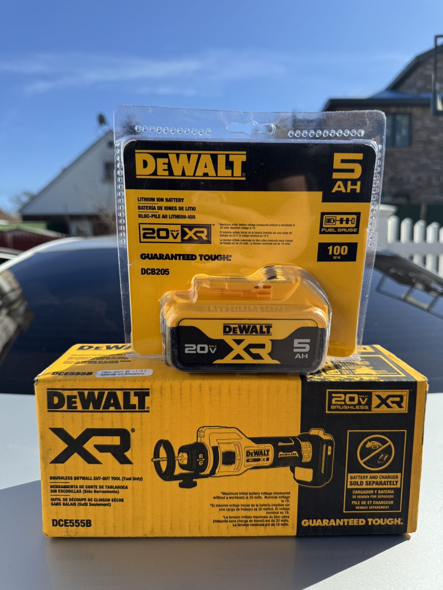 Dewalt 20v Drywall Cut Out Tool W/ 5.0 Ah Battery