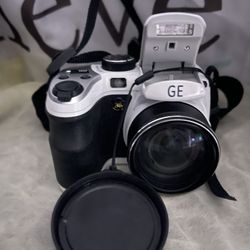 Camera for sale needs SD card