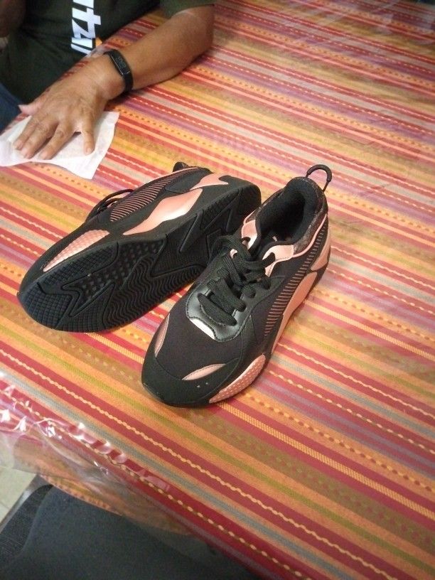 Puma Size 9 Women's 