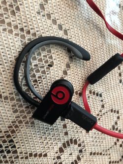 Beats wireless 2. Defects shown