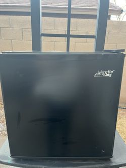 Arctic King Mini fridge