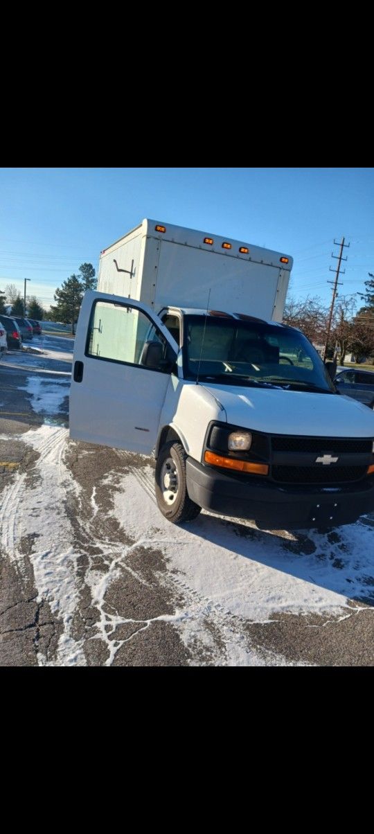 2006 Chevy Super Diesel 10ft Bx Truck