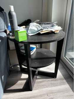 Round coffee table