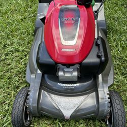 HONDA HRX -217, VERSAMON 4in 1. SELF PROPELLED LAWN MOWER. POWERED BY HONDA ENGINE 200cc. Lawnmower has  XENOY DECK NEVER GER RUST, DENT or CORRODE In