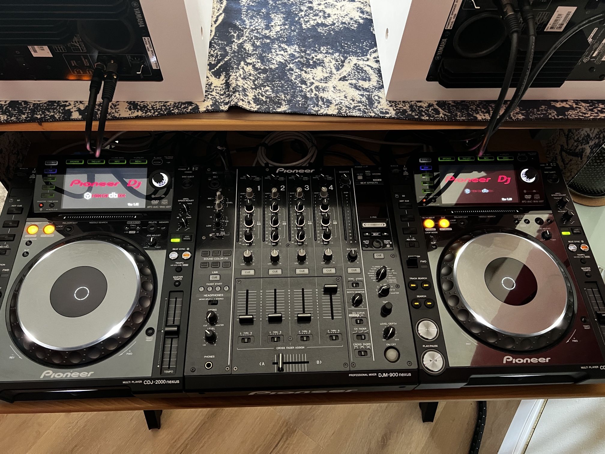 Pioneer CDJ 2000 Nexus Pair( MIXER NOT INCLUDED)