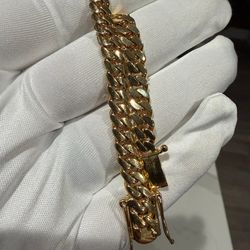 18k Gold Cuban Bracelet With Diamond Button