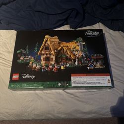 Lego Snow White Cottage 43242