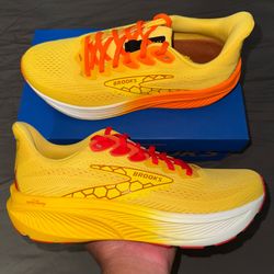 Brooks Disney Winnie The Pooh Size 9W