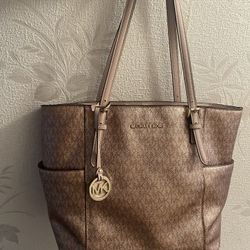 Michael Kors, Pink And beige purse, beautiful and made of great qualitypoo