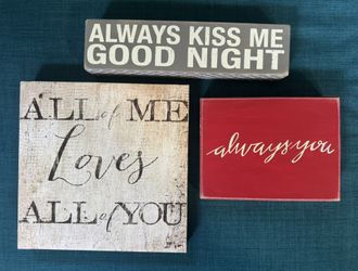 *NEW * Set Of 3 “Love” Signs 
