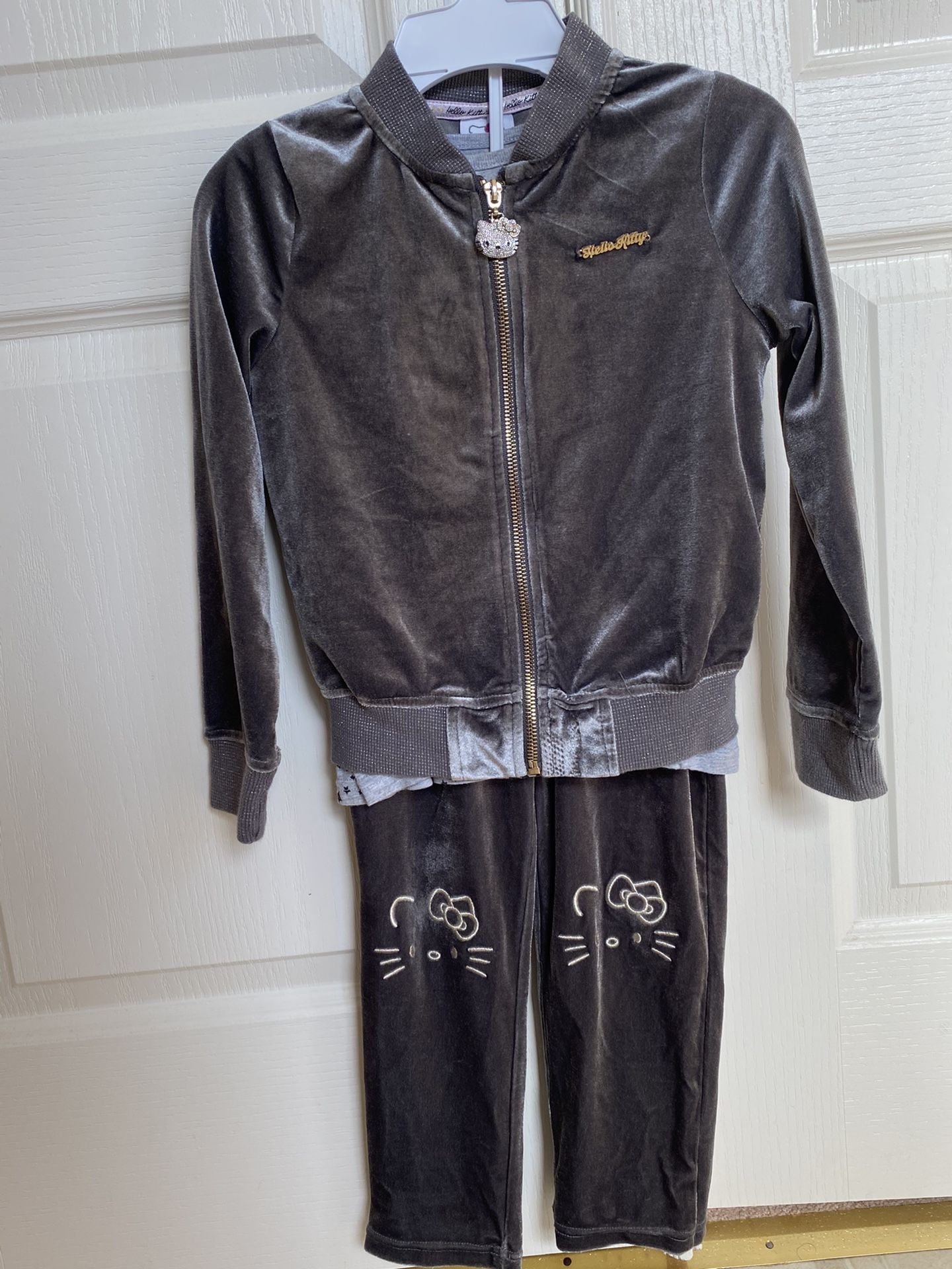 Girls jogging suit