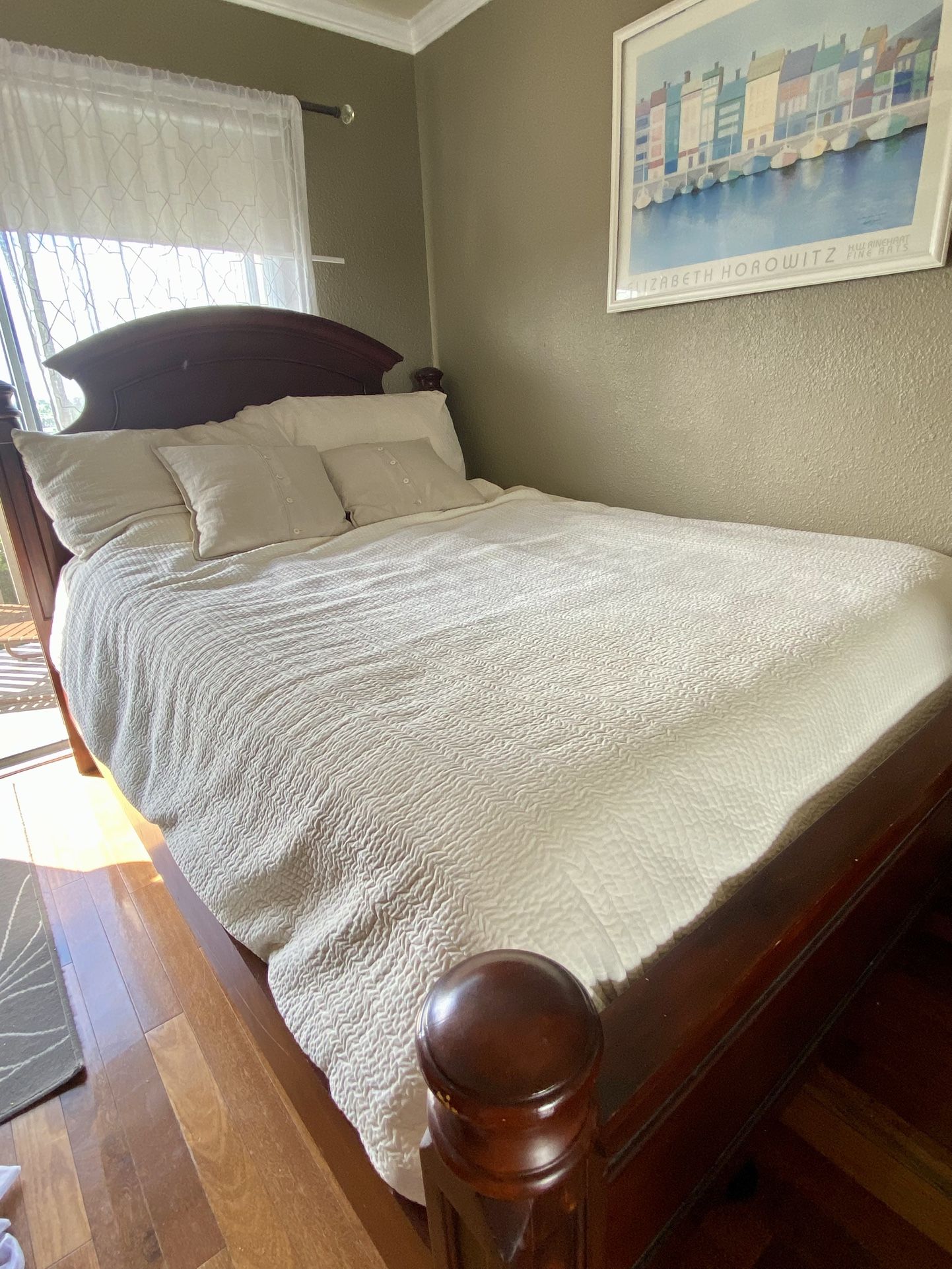 Hard Wood Queen Bedroom Set 
