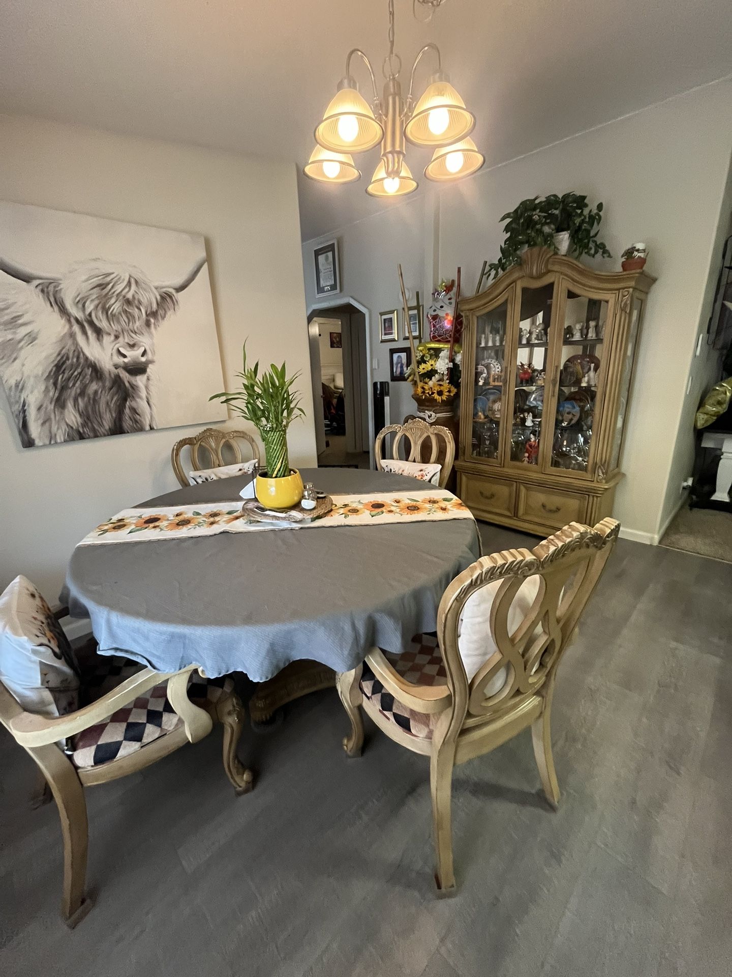 Dining Room Set With Hutch
