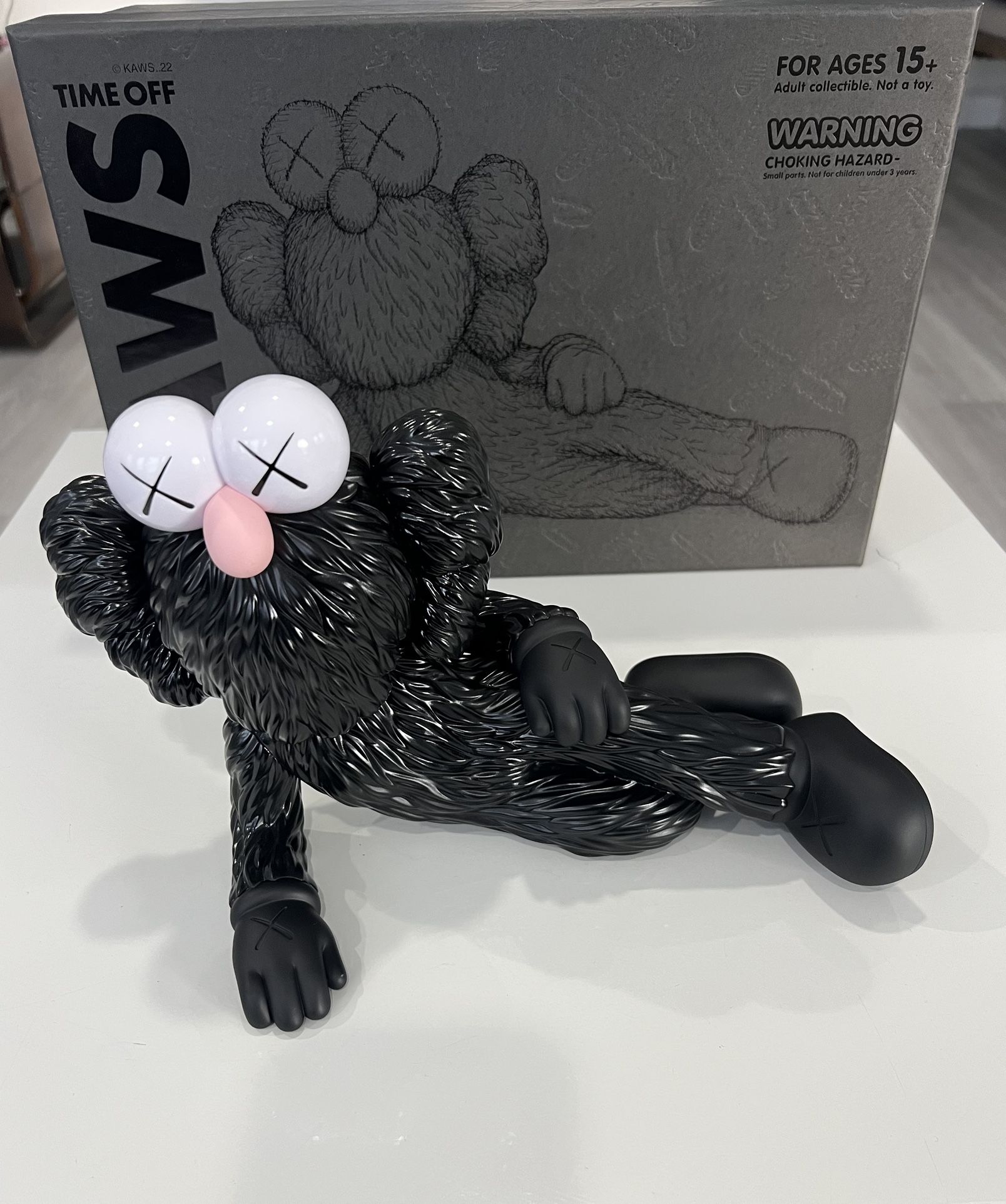 KAWS TIME OFF BLACK KAWS Esculturas a la venta - Time Off (Black
