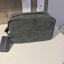 Gainsborough Moth Green Faux Suede Dopp Kit Men's Travel Toiletry Bag- new with tags 