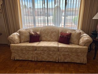 Living room furniture set. Everything for $550