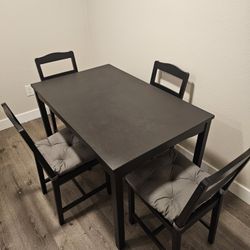 Like New Dining Set (Table + 4 Chairs + Pads) – Moving Sale