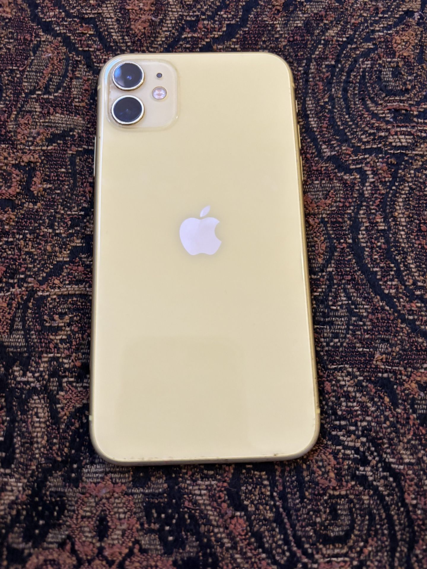 iPhone 11 unlock 64 GB 72% battery health