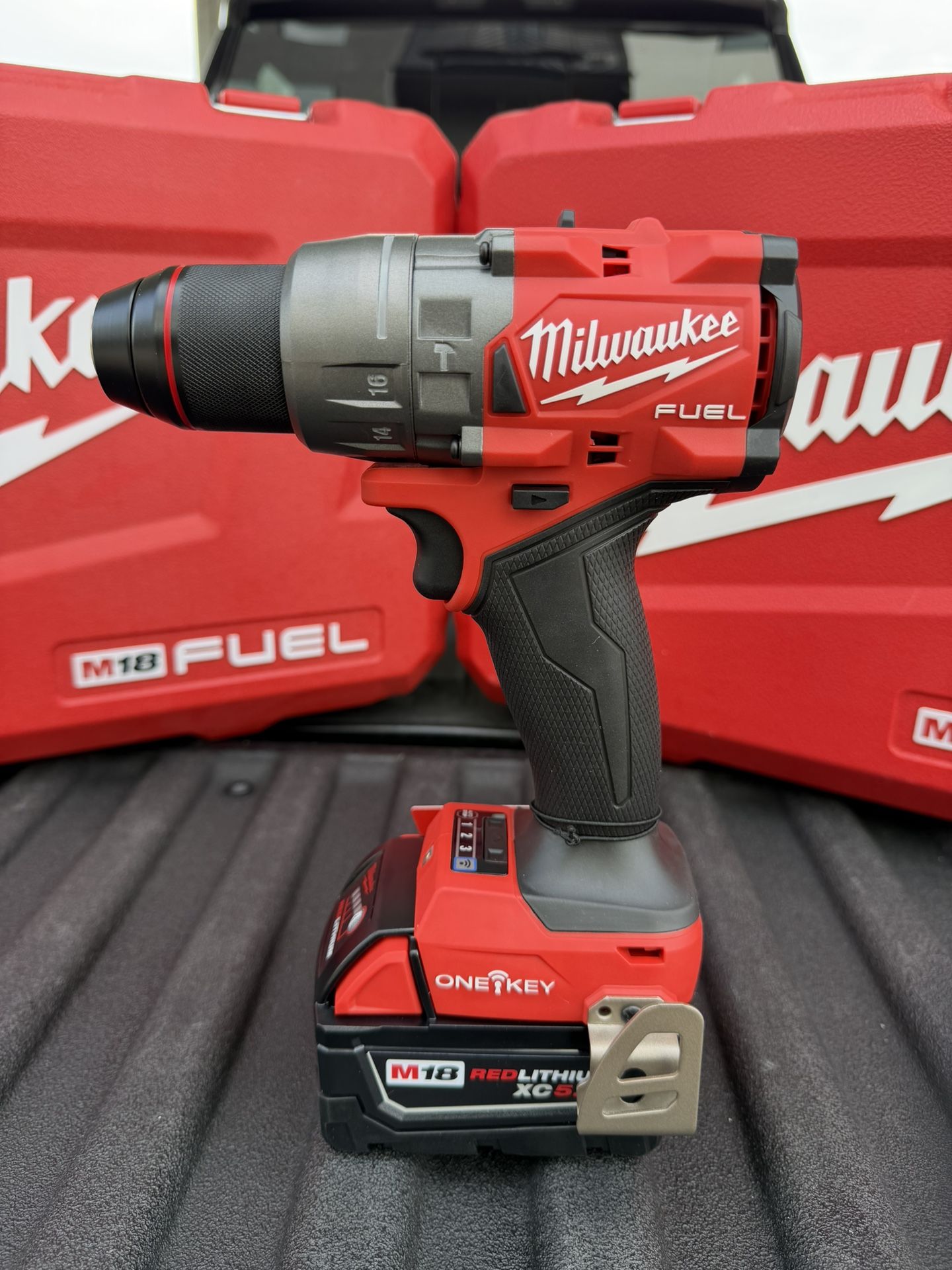 MILWAUKEE M18 FUEL ONE-KEY ½” Hammer Drill – $185 (Tool Only) / $245 con batería de 5.0Ah 