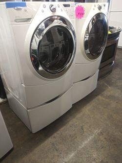 SALE !!!! Whirlpool front load washer and dryer set with pedestals in excellent conditions with 4 months warranty