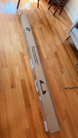 100 in. Manual pull down projector screen in black