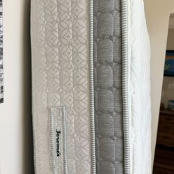 Jeromes Ultra Plush Mattress