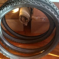 2 Bike Tires And Tubs 26x2.10 For HB 575 Rim for Sale in Yonkers