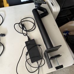 LG 32UN880 Arm And Power Block