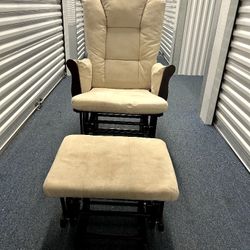 Newborn Glider With Ottoman