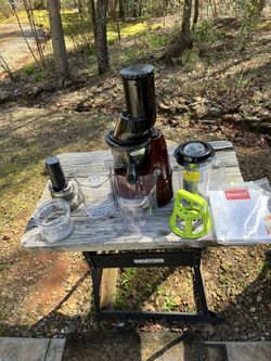 Kuving’s Whole Slow Juicer Looks & Works Like New $98 OBO!