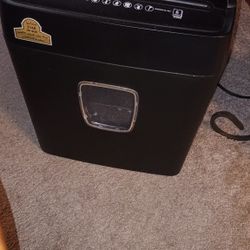 Insignia Paper Shredder