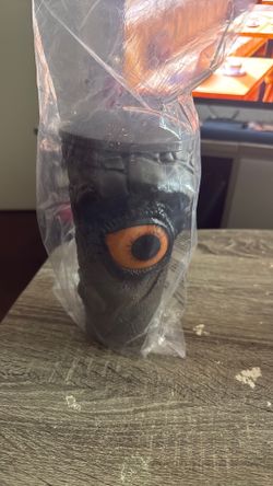 Cup jurassic world eye