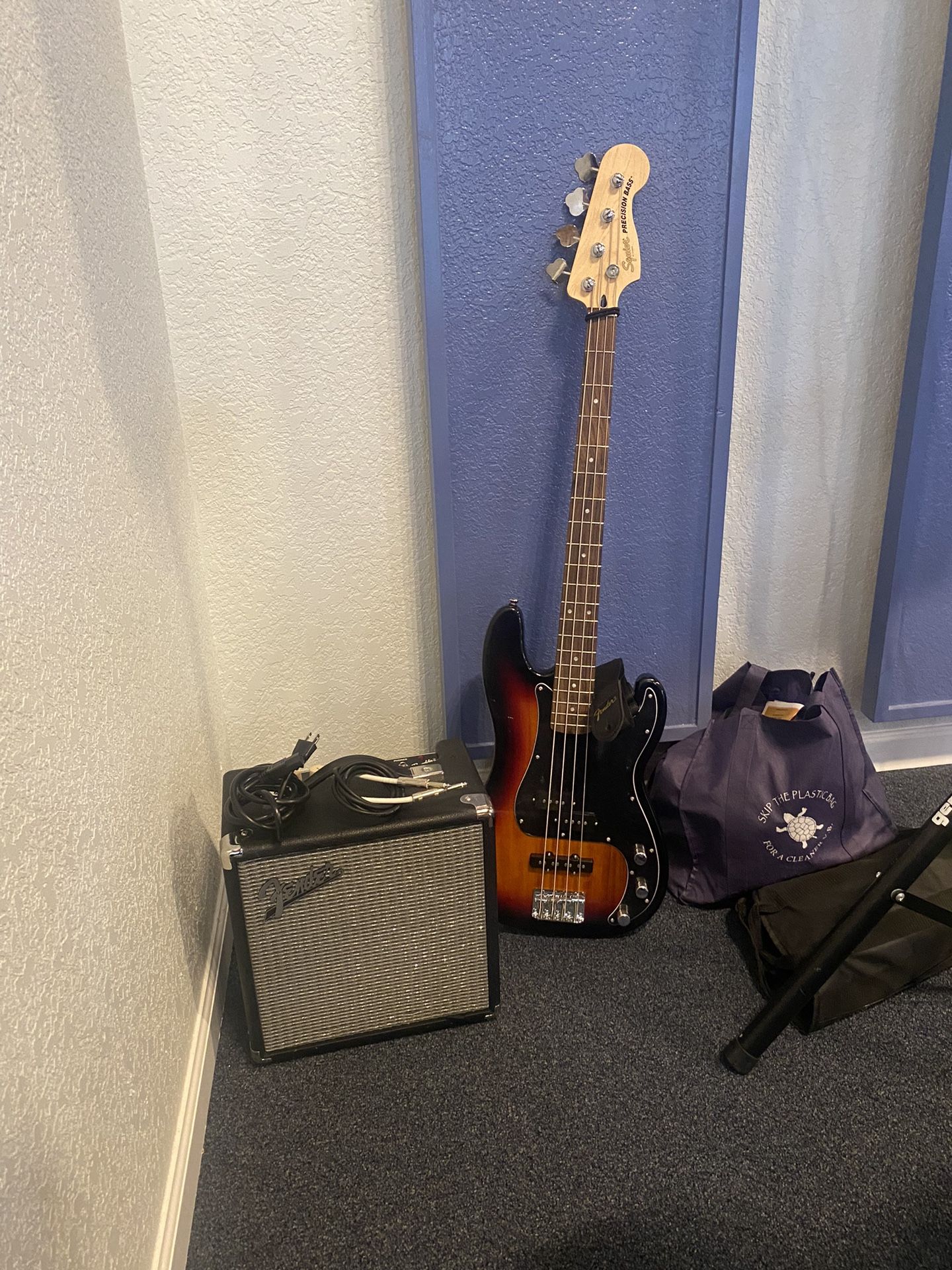 Bass Guitar Squier Affinity Series PJ Bass Pack With Fender Rumble 15G Amp 3-Color Sunburst