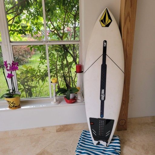 JS SURFBOARD - ALMOST NEW