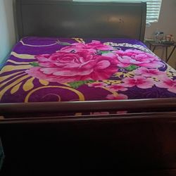 King-size Headboard/ Footboard with New Kingsize Mattress And Box spring 