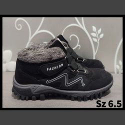WOMENS WINTER SNOW SNEAKERS SIZE 6.5 (37)
