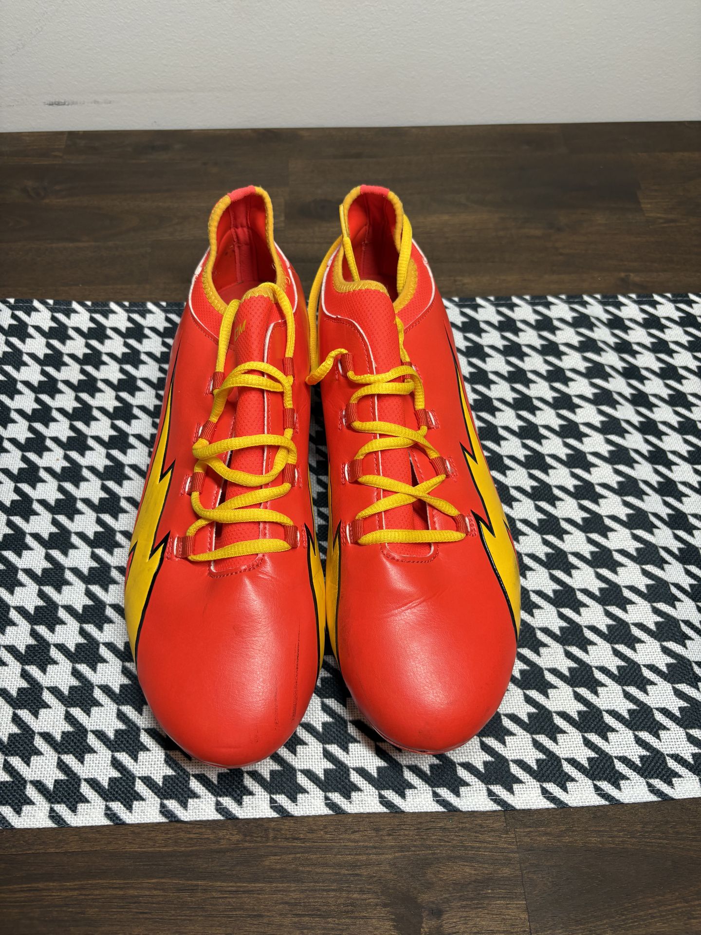 Phenom flash football cleats size 11.5 - like new