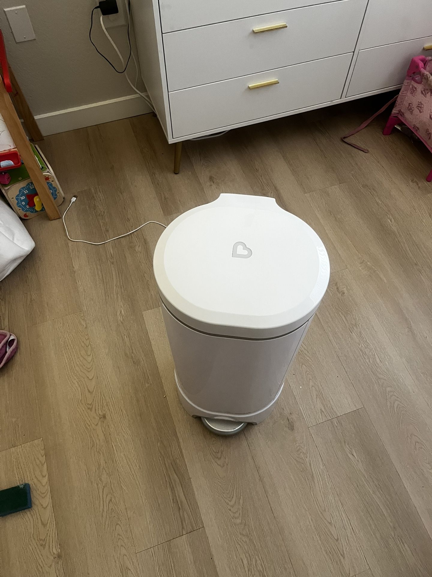 Munchkin UV Diaper Pail