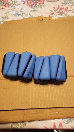 Adjustable wrist weights for women